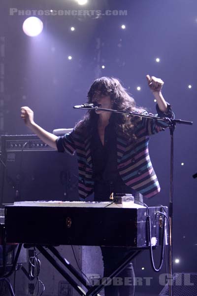 BEACH HOUSE - 2010-11-04 - PARIS - La Cigale - 